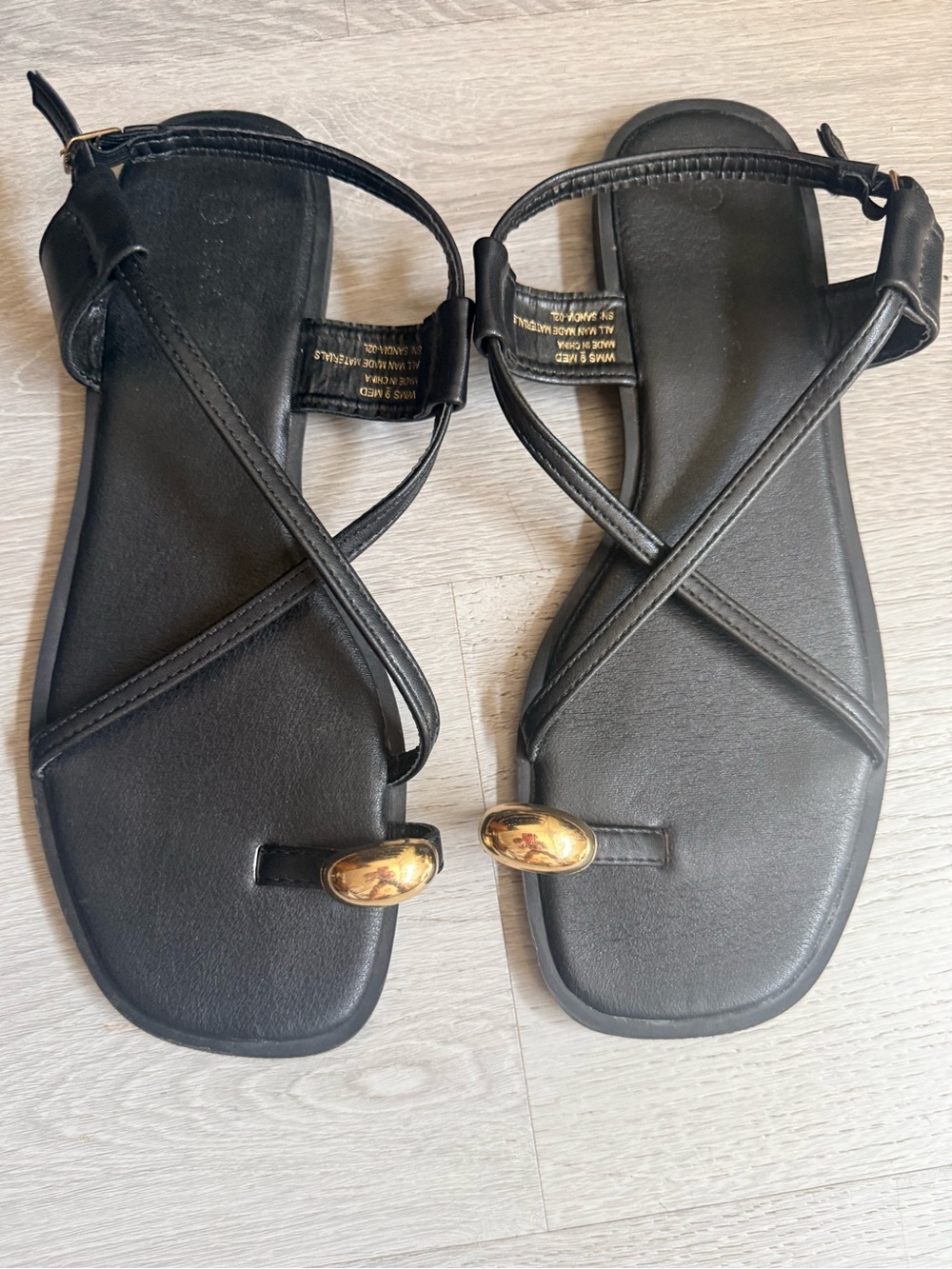 Rampage Black Strappy Toe-Loop Sandals with Gold Accent Oval